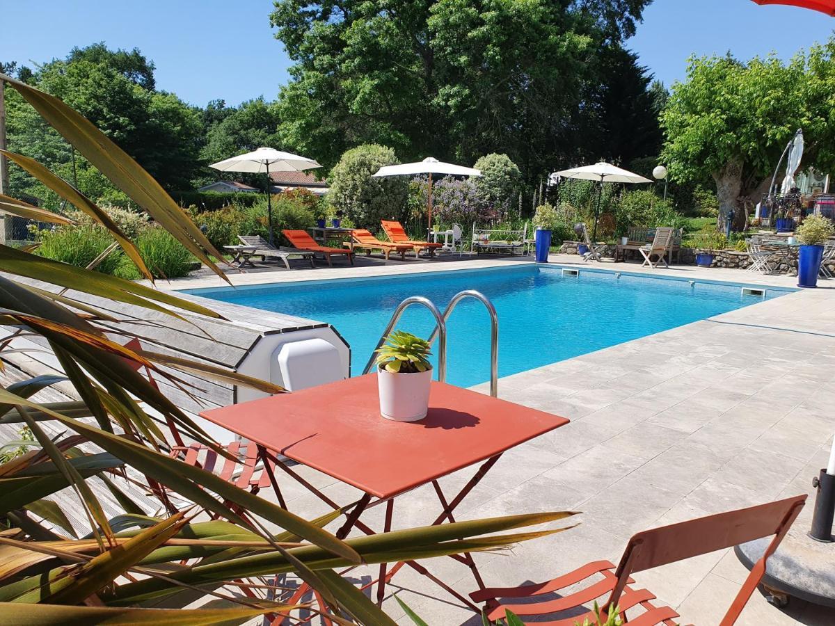 Bed and Breakfast Domaine de Millox à Saint-André-de-Seignaux Extérieur photo