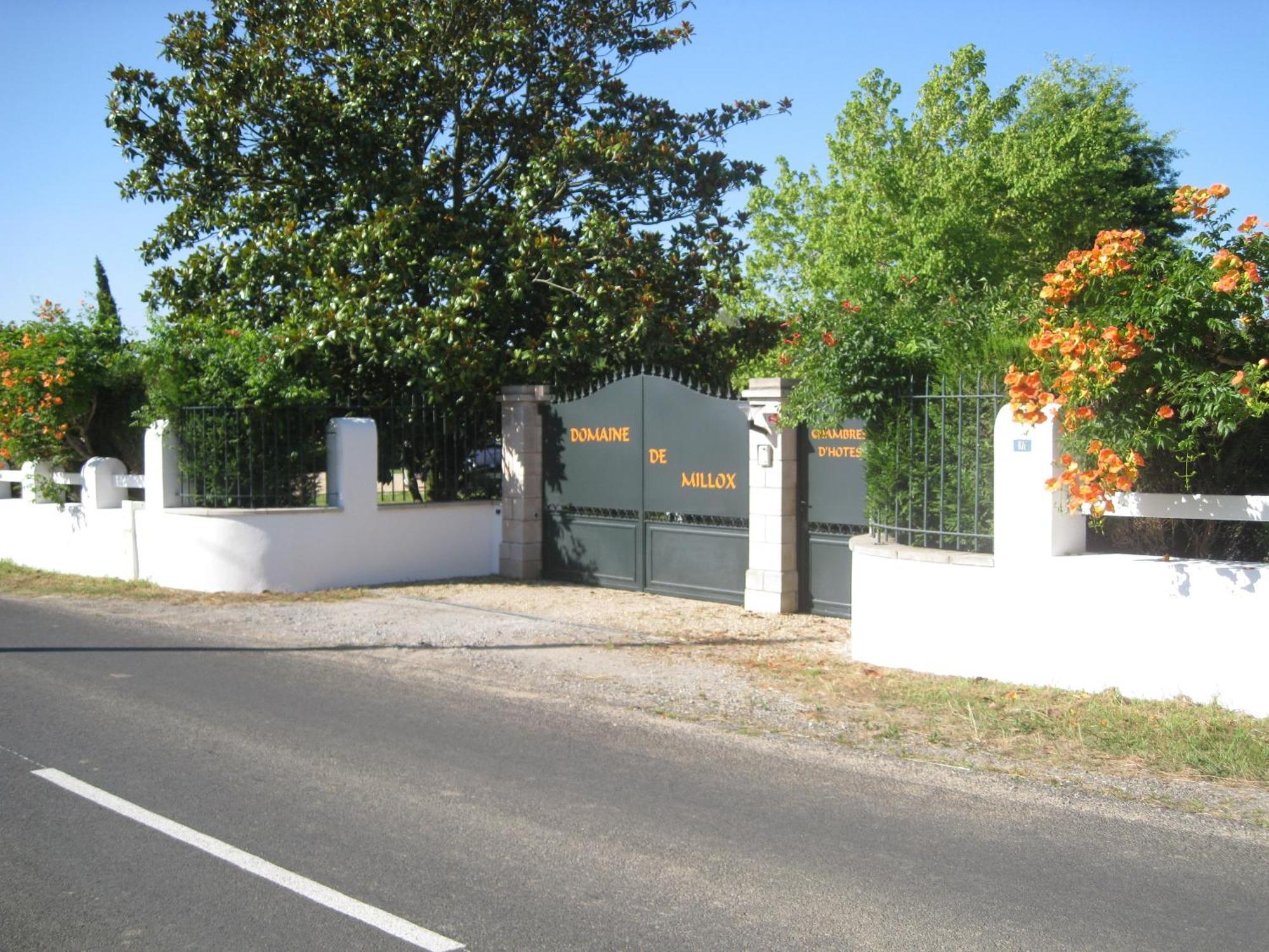 Bed and Breakfast Domaine de Millox à Saint-André-de-Seignaux Extérieur photo